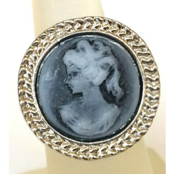 Cameo Cocktail Ring Size 6 8 9 10 Silver Plated Vintage Victorian Deco Lady Gray - Picture 1 of 8